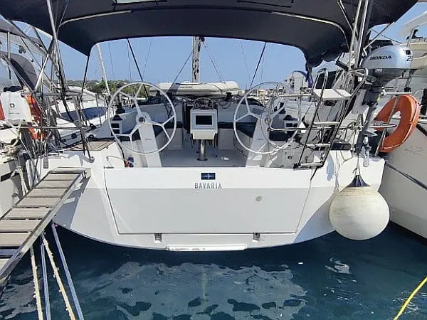 Bavaria C42 (3 cab.)