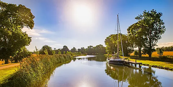 Hire a boat on Göta Kanal